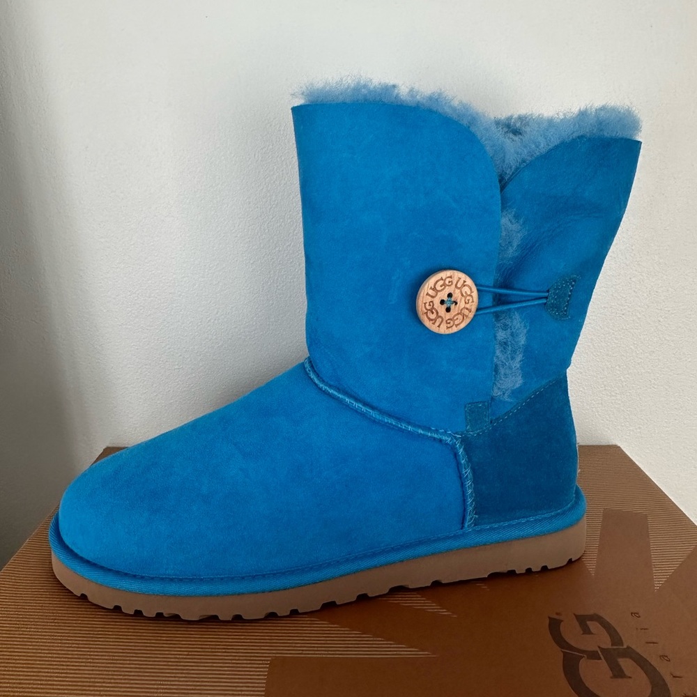 W Bailey Button Electric Blue Uggs